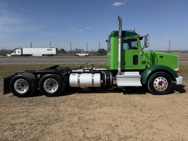 2021-peterbilt-367-image-4
