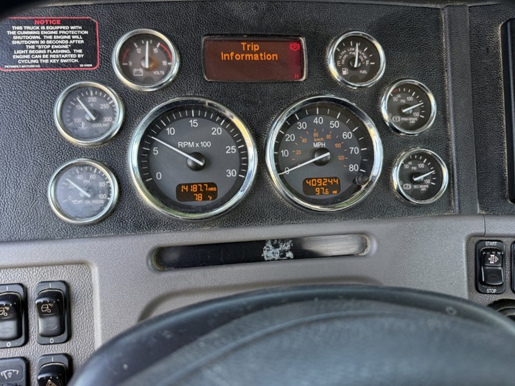 2021-peterbilt-367-image-12