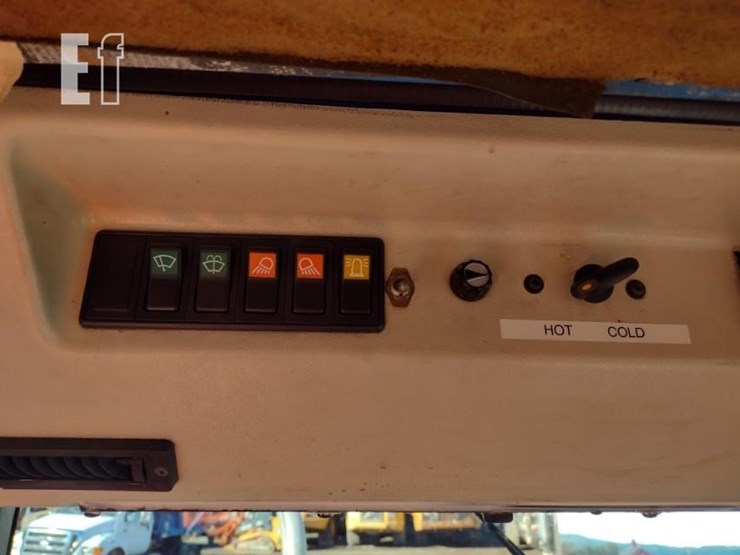 1996-new-holland-4630-image-13