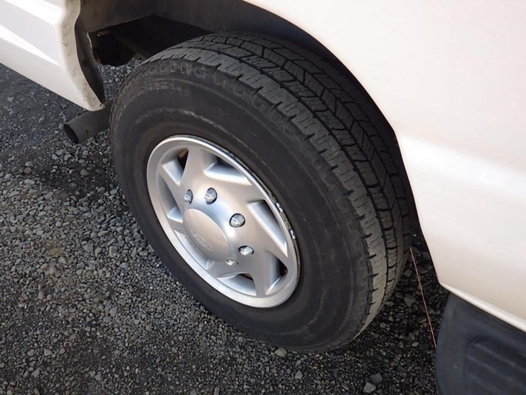 2011-ford-e350-image-17