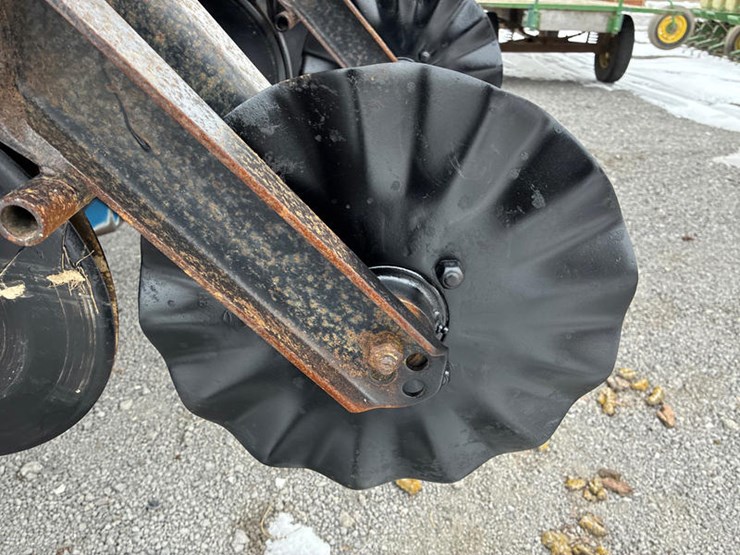 1997-kinze-2600-image-13