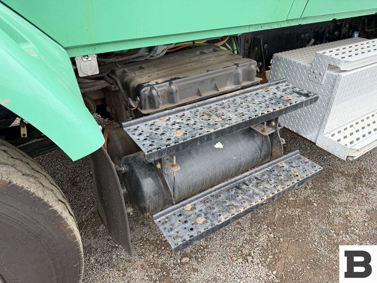 2005-international-7400-image-13