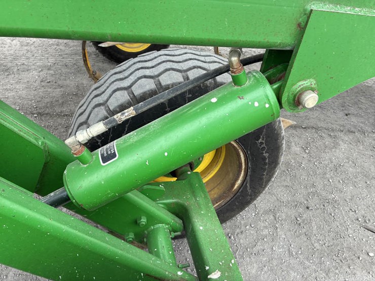 john-deere-2310-image-59