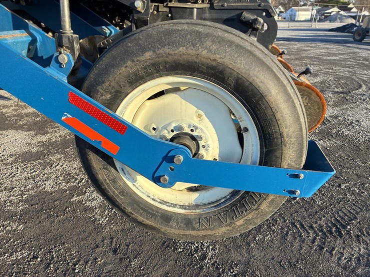 2010-kinze-3660-image-57