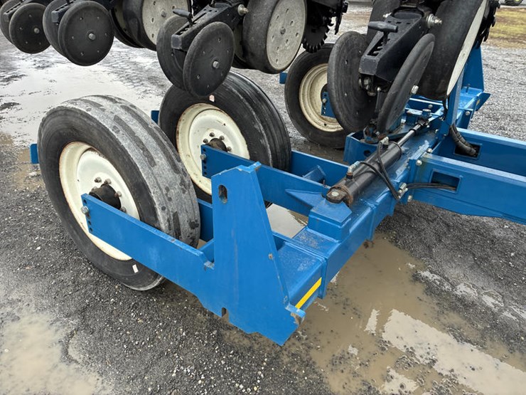 2010-kinze-3600-image-62