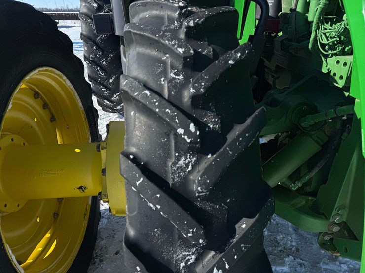 2012-john-deere-8310r-image-32