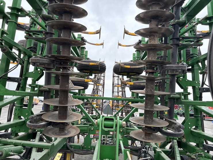 john-deere-2310-image-20