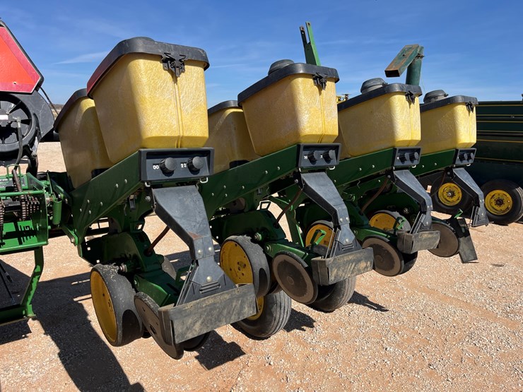 john-deere-7200-image-11