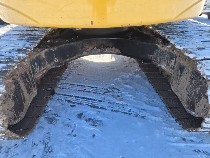 2016-deere-245g-lc-image-52