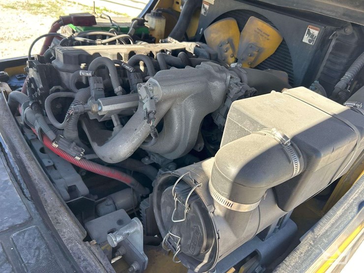 yale-glp070vxe-6,500lb-propane-forklift-image-7