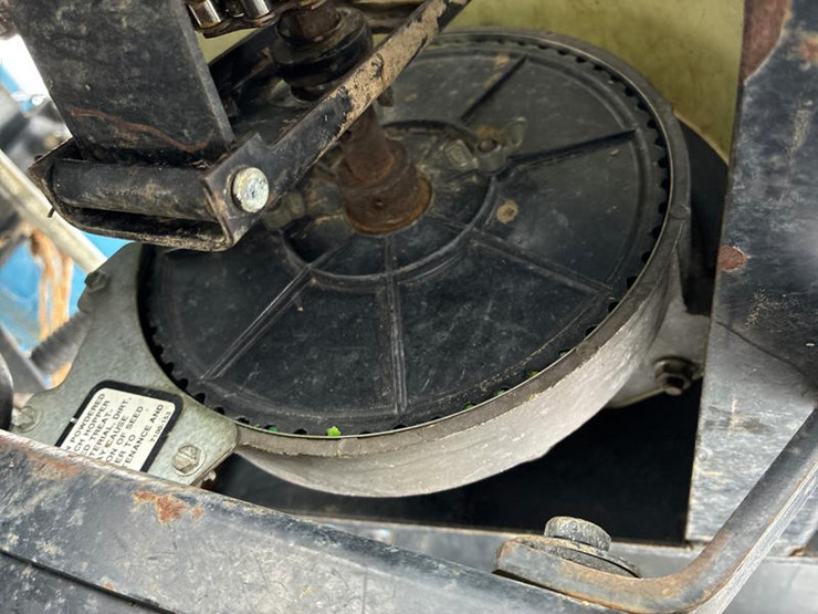 1997-kinze-2600-image-53