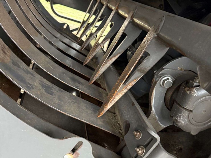 massey-ferguson-2270xd-image-12