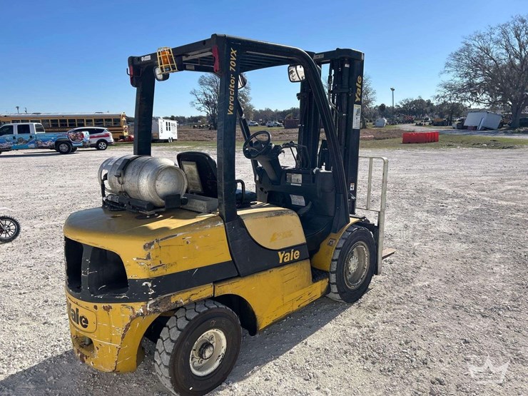 yale-glp070vxe-6,500lb-propane-forklift-image-3