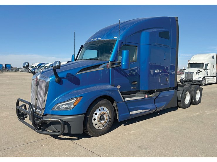 2022-kenworth-t680-image-1