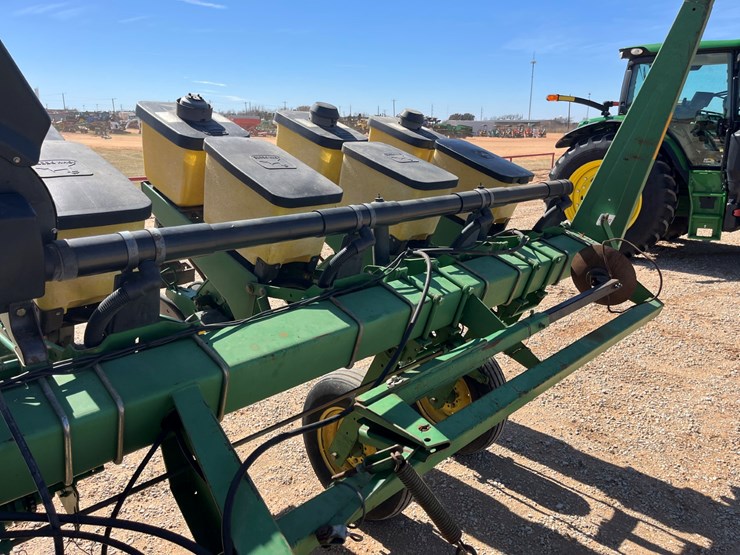 john-deere-7200-image-3