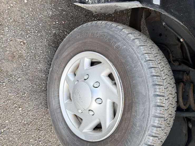 2014-ford-cargo-image-26