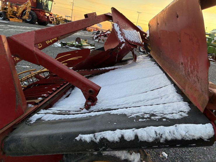 new-holland-144-image-8