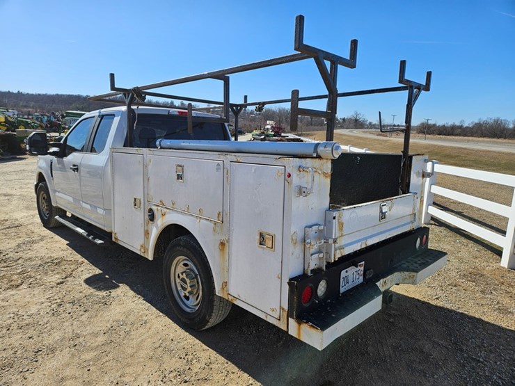 2017-ford-f250-xl-image-3