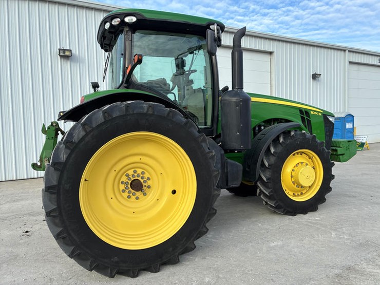 2012-john-deere-8260r-image-5