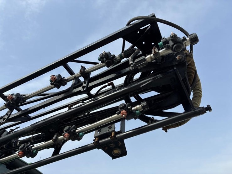 2014-john-deere-4830-image-16