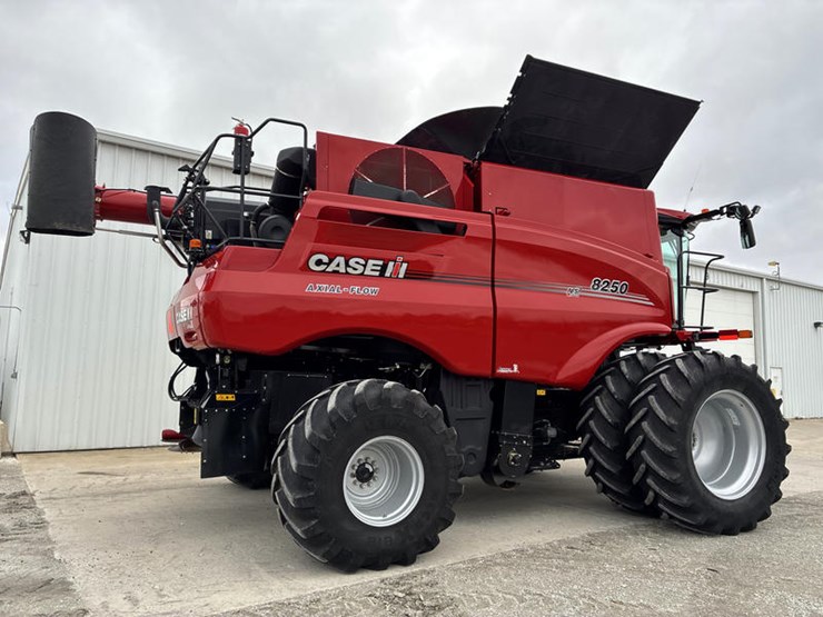 2024-case-ih-8250-image-2