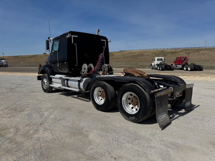 2011-western-star-4900sa-image-7