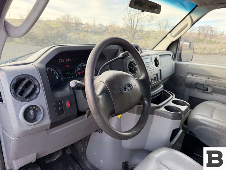 2014-ford-cargo-image-29