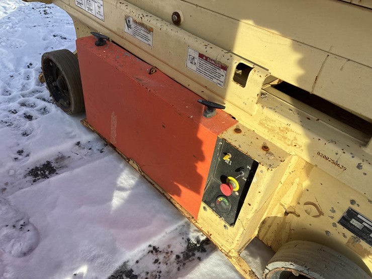 2016-jlg-1932es-image-9