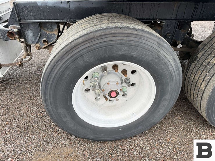 1993-beall-7400-gallon-3-compartment-pull-trailer-image-16