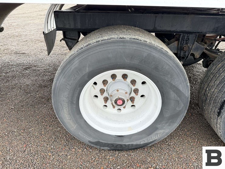 1993-beall-7400-gallon-3-compartment-pull-trailer-image-42