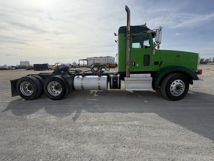 2021-peterbilt-367-image-4