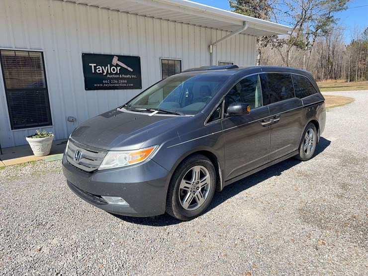 2012-honda-odyssey-image-1