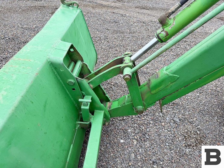 1983-john-deere-2350-image-13