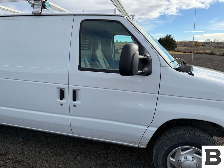 2010-ford-cargo-image-24