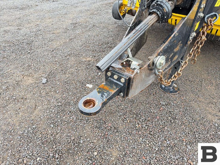 new-holland-340-image-9