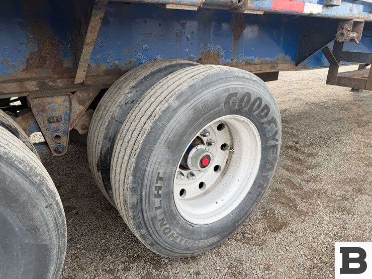 1993-utility-40'-image-29