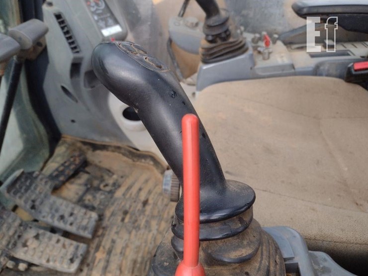 2019-deere-75g-image-10