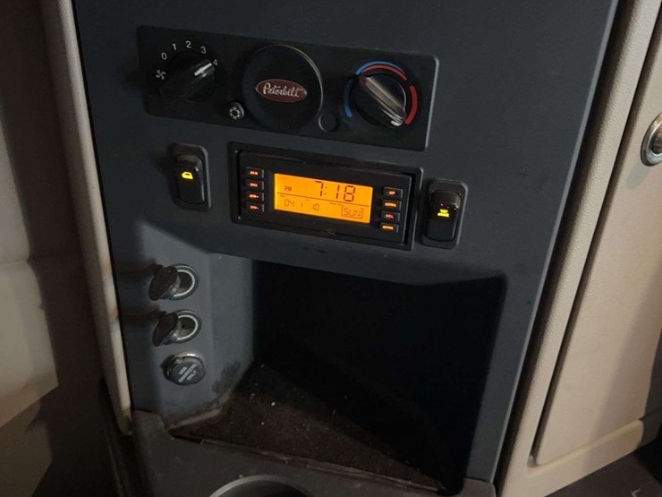 2019-peterbilt-579-image-45