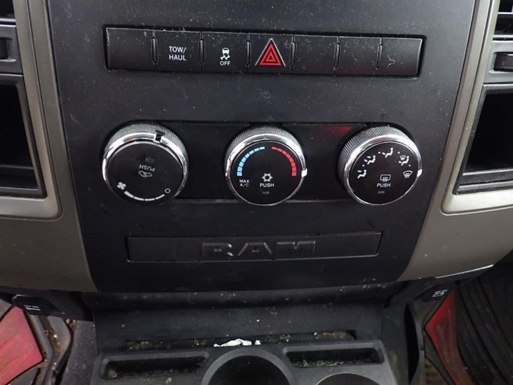 2011-dodge-1500-image-32