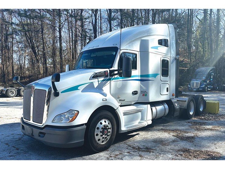 2019-kenworth-t680-image-1