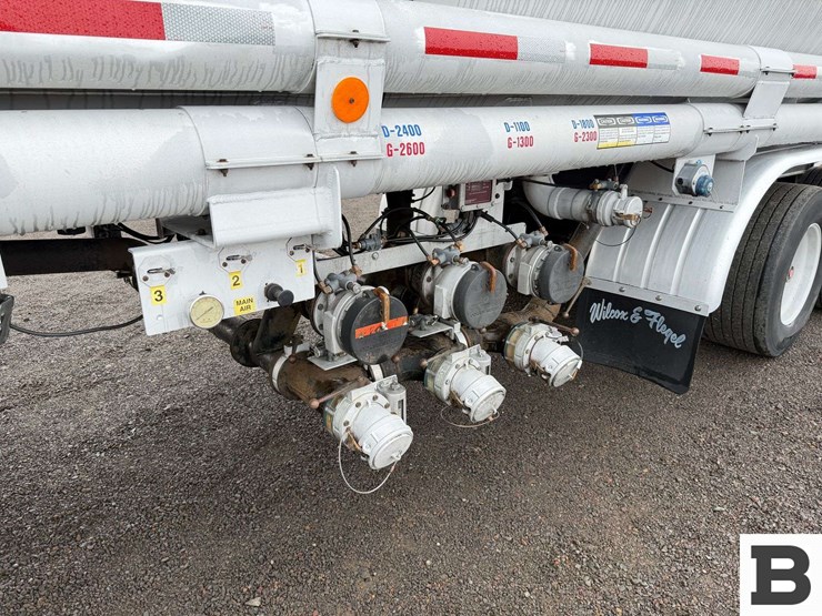 1993-beall-7400-gallon-3-compartment-pull-trailer-image-39