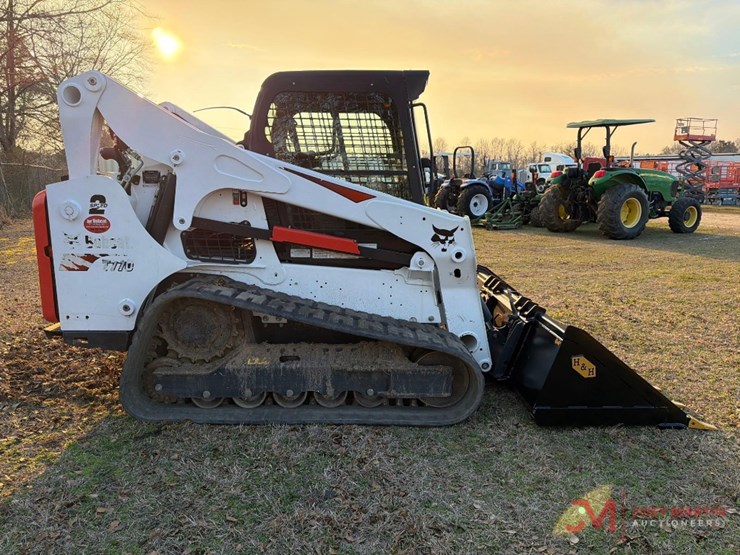 2023-bobcat-t770-image-2