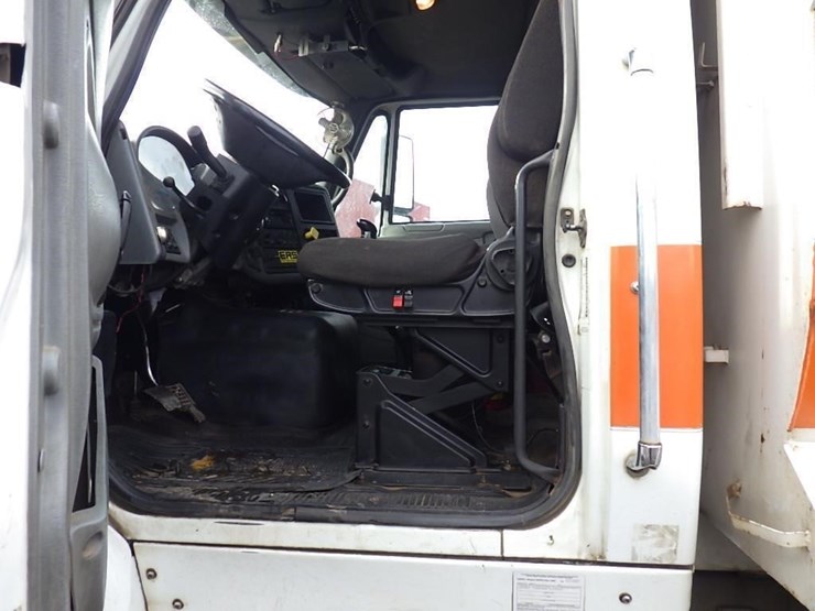 2007-international-7600-image-27