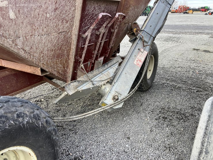 #5059-•-m&w-wagon-w/-hyd-conveyor-image-2