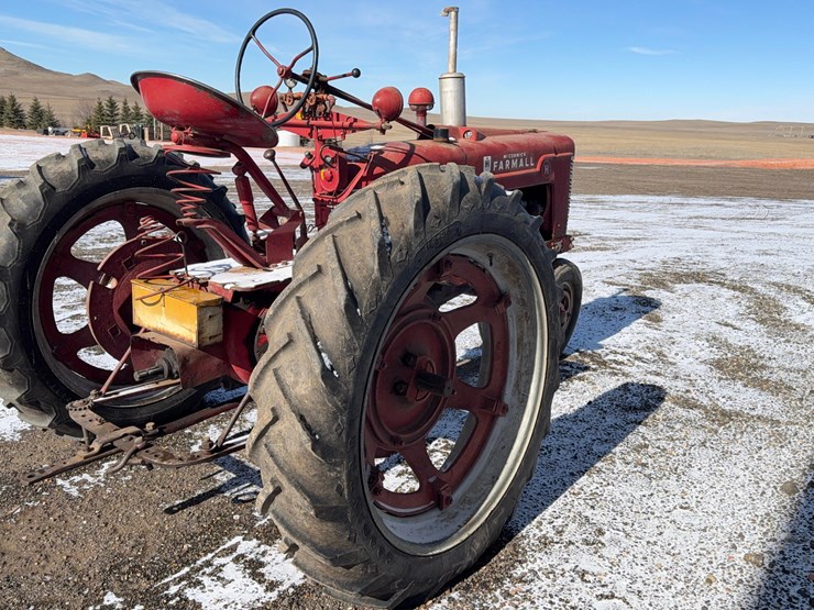 farmall-h-tractor-image-4