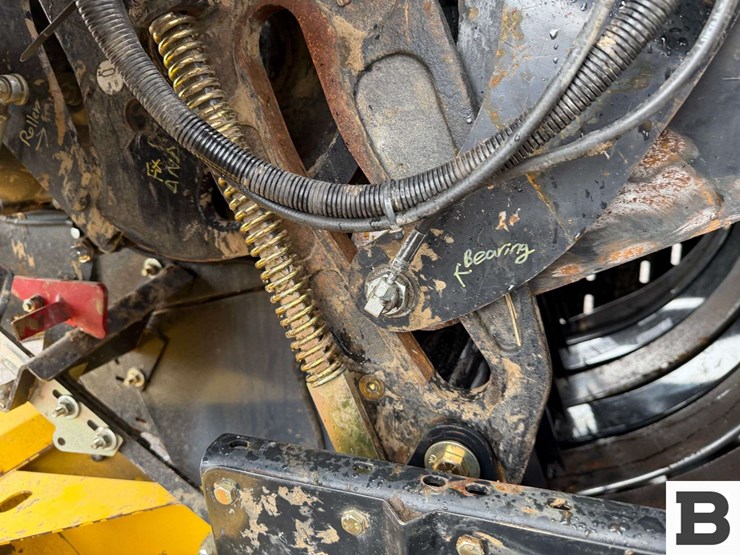 new-holland-340-image-28