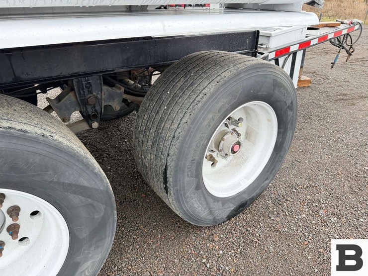 1993-beall-7400-gallon-3-compartment-pull-trailer-image-43