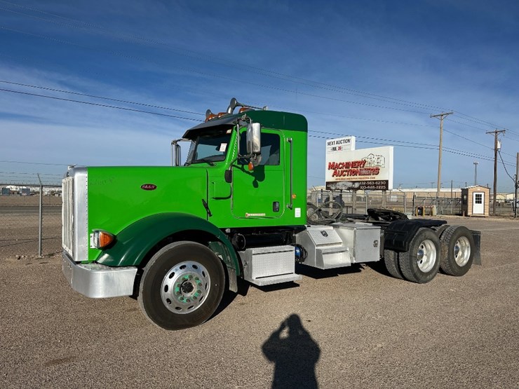 2023-peterbilt-367-image-1