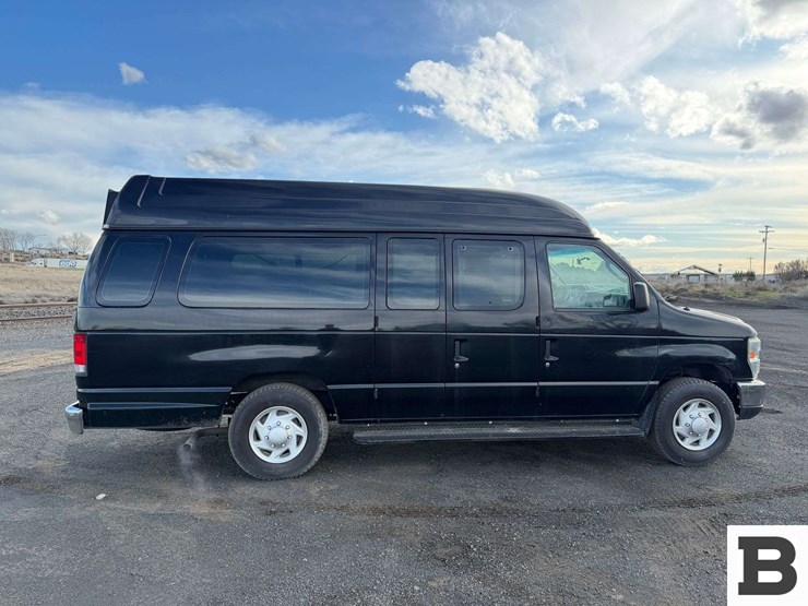 2014-ford-cargo-image-6