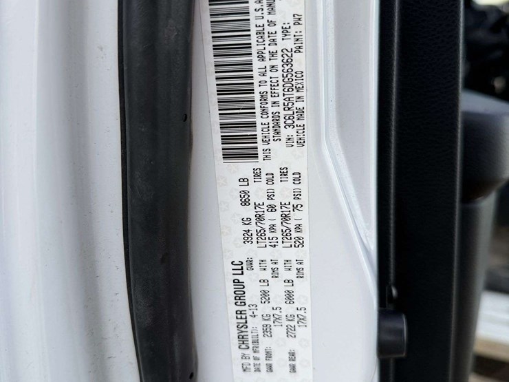 2013-dodge-2500-image-32